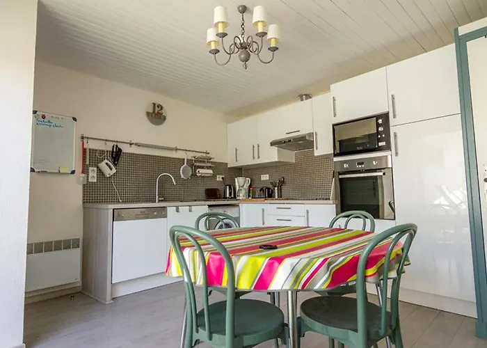 Maison de village rénovée au calme, terrasse, parking - FR-1-604-2 *