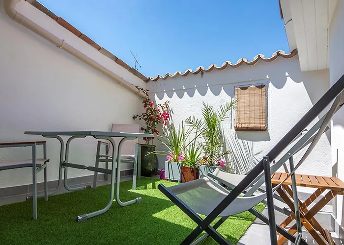 Maison de village rénovée au calme, terrasse, parking - FR-1-604-2 Appartamento Mèze